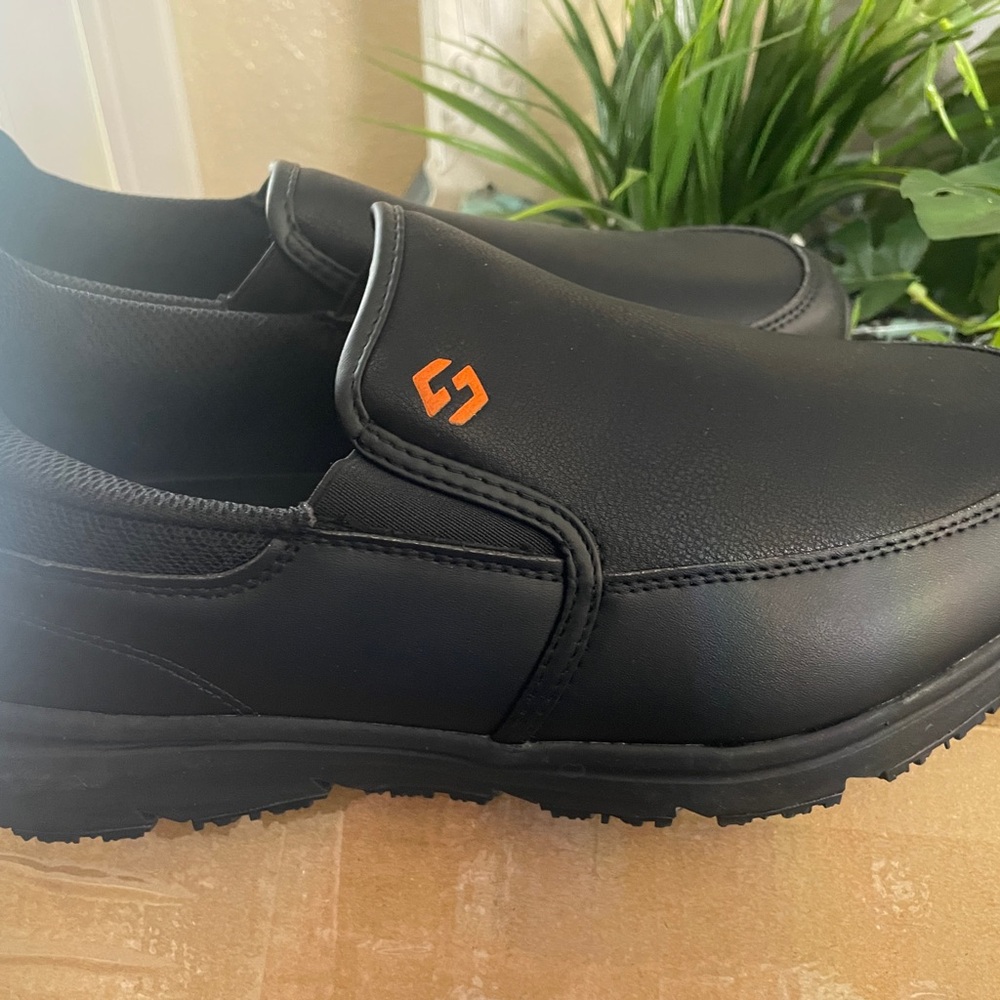New in box HISEA men’s leather nonslip shoes, Black Slip-On Men's Shoes size 8